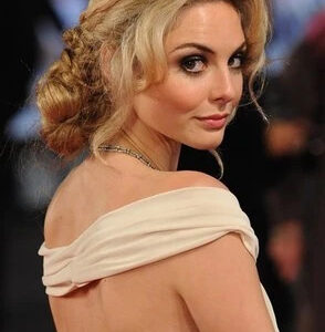 Tamsin Egerton: A Glamorous Journey with PhotoDaily